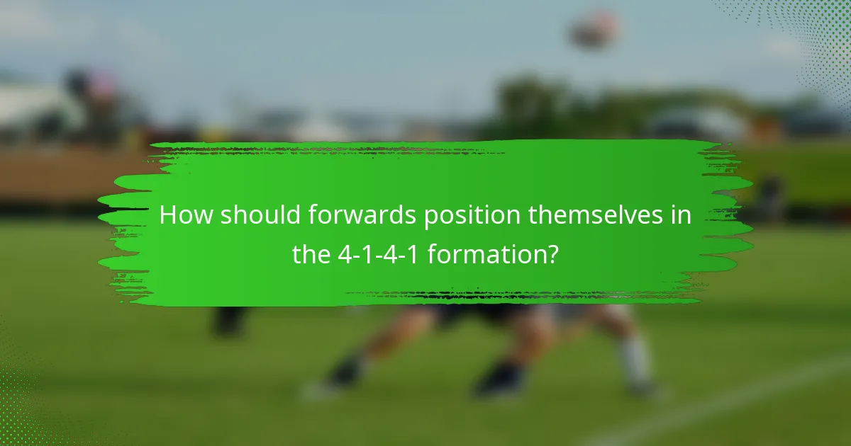 How should forwards position themselves in the 4-1-4-1 formation?
